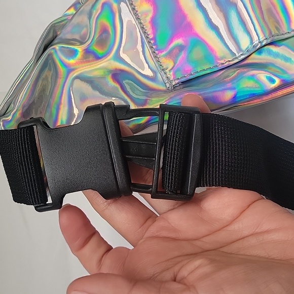 BARK Fanny Pack Silver Iridescent for Hoomans People. - Picture 11 of 17